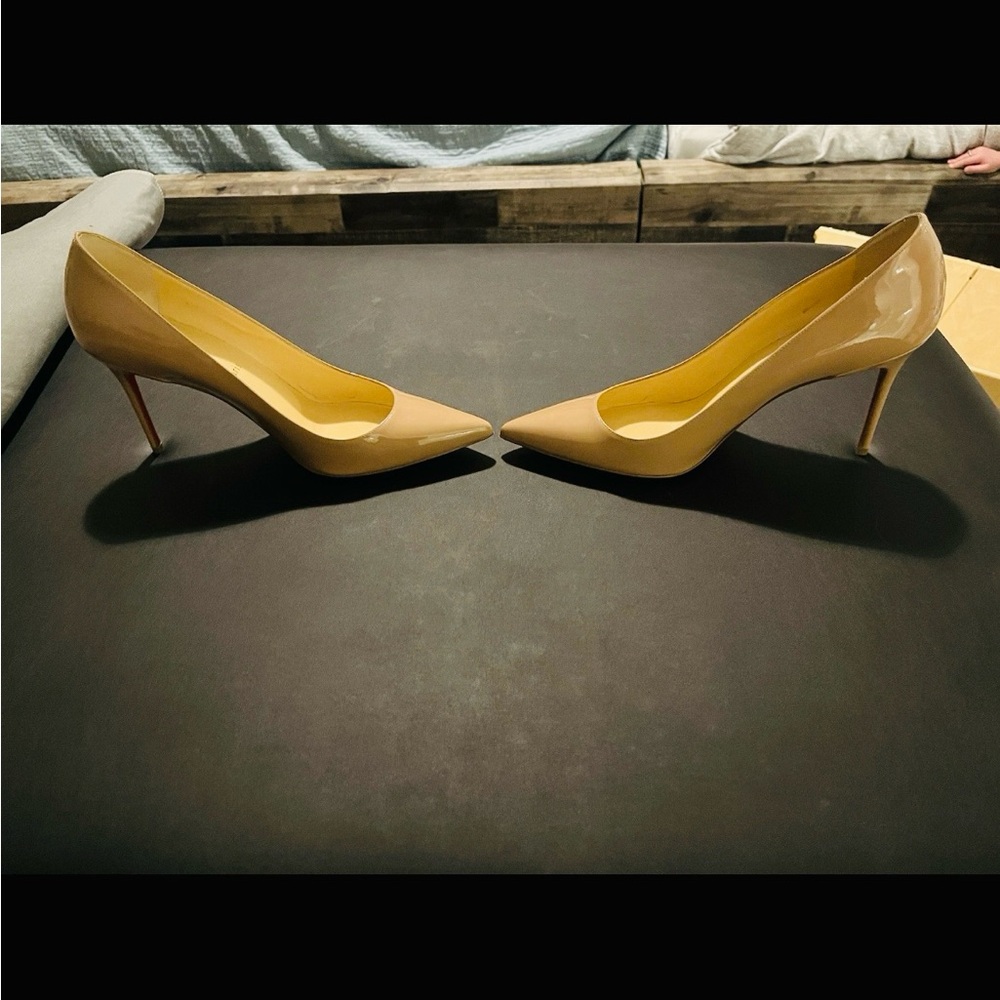 Christian Louboutin Nude Heels with Signature Red Sole size 39.5 SOLD!!! - Picture 4 of 10